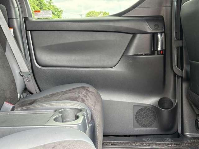 アルファード ２．５Ｓ　タイプゴールド　１オーナー！禁煙！衝突被害軽減ブレーキ！Ａクルーズコントロール！後席モニター！両側パワースライドドア！全方位カメラ！純正ナビ！ＢＴ！フルセグＴＶ！ＥＴＣ！オートライト！スマートキー＆プッシュスタート！（29枚目）