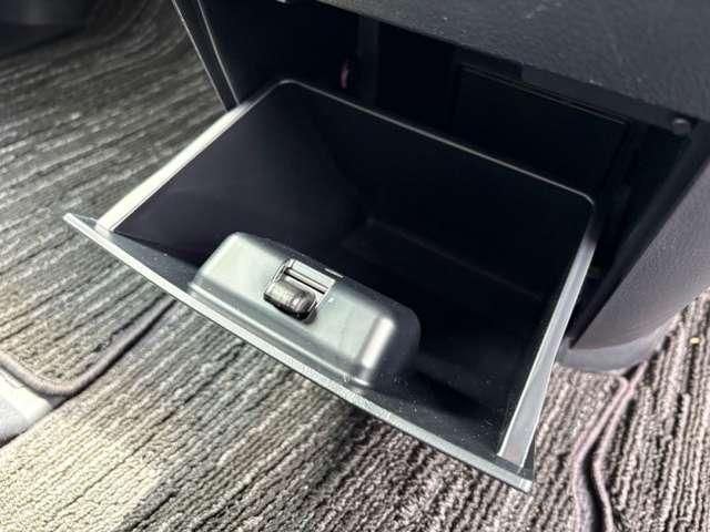 アルファード ２．５Ｓ　タイプゴールド　１オーナー！禁煙！衝突被害軽減ブレーキ！Ａクルーズコントロール！後席モニター！両側パワースライドドア！全方位カメラ！純正ナビ！ＢＴ！フルセグＴＶ！ＥＴＣ！オートライト！スマートキー＆プッシュスタート！（50枚目）