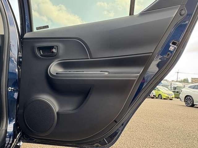 アクア Ｓスタイルブラック　禁煙車！衝突被害軽減ブレーキ！純正メモリーナビ！バックカメラ！ＢＴ！ワンセグＴＶ！ＥＴＣ！オートライト！ステアリングスイッチ！スマートキー＆プッシュスタート！アイドリングストップ！横滑り防止！（46枚目）