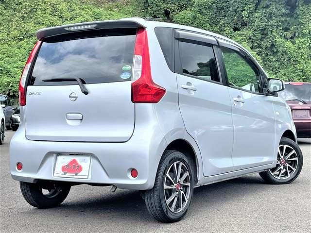 デイズ Ｊ　禁煙車！社外メモリーナビ！Ｂｌｕｅｔｏｏｔｈ！ワンセグＴＶ！ＣＤ再生！キーレス！パワーウィンドウ！窓側スイッチ！シガーソケット給電！パワステ！横滑り防止装置！純正フロアマット！社外アルミホイール！（4枚目）