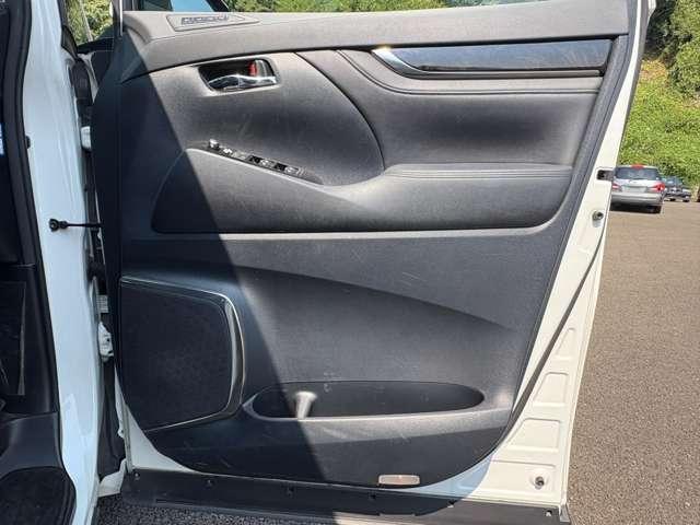アルファード ２．５Ｓ　Ｃパッケージ　禁煙車！衝突被害軽減ブレーキ！Ａクルーズコントロール！サンルーフ！後席モニター！両側Ｐスライドドア！メモリーナビ！Ｂカメラ！ＢＴ！フルセグＴＶ！パワーシート！ＥＴＣ！スマートキー＆プッシュスタート！（47枚目）