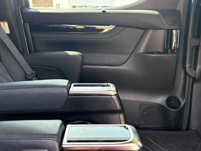 アルファード ２．５Ｓ　Ｃパッケージ　禁煙車！衝突被害軽減ブレーキ！Ａクルーズコントロール！サンルーフ！後席モニター！両側Ｐスライドドア！メモリーナビ！Ｂカメラ！ＢＴ！フルセグＴＶ！パワーシート！ＥＴＣ！スマートキー＆プッシュスタート！（49枚目）