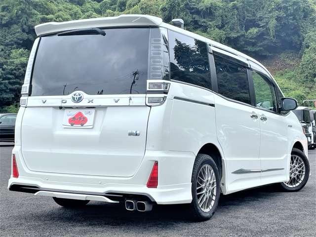 ヴォクシー ハイブリッドＺＳ　煌ＩＩ　禁煙車！衝突被害軽減ブレーキ！クルコン！後席モニター！両側パワースライドドア！純正ナビ！バックカメラ！ＢＴ！フルセグＴＶ！ＥＴＣ！シートヒーター！スマートキー＆プッシュスタート！モデリスタエアロ！（4枚目）