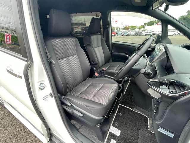 ヴォクシー ハイブリッドＺＳ　煌ＩＩ　禁煙車！衝突被害軽減ブレーキ！クルコン！後席モニター！両側パワースライドドア！純正ナビ！バックカメラ！ＢＴ！フルセグＴＶ！ＥＴＣ！シートヒーター！スマートキー＆プッシュスタート！モデリスタエアロ！（15枚目）