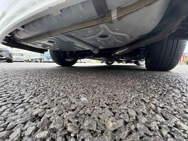ノア ハイブリッドＧ　禁煙車！クルーズコントロール！両側Ｐスライドドア！純正ナビ！バックカメラ！ＢＴ！フルセグＴＶ！ＥＴＣ！オートライト！快適温熱シート！おくだけ充電！スマートキー＆プッシュスタート！！純正アルミ＆エアロ！（31枚目）
