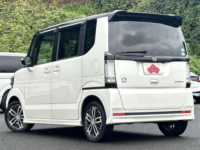 Ｎ－ＢＯＸカスタム ２トーンカラースタイル　ＧターボＳＳパッケージ　禁煙車！衝突被害軽減ブレーキ！クルコン！両側パワースライドドア！純正ナビ！バックカメラ！ＢＴ！フルセグＴＶ！ＥＴＣ！オートライト！スマートキー＆プッシュスタート！２トーンカラースタイル！アルミＷ！（5枚目）