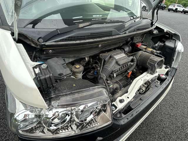 Ｎ－ＢＯＸカスタム ２トーンカラースタイル　ＧターボＳＳパッケージ　禁煙車！衝突被害軽減ブレーキ！クルコン！両側パワースライドドア！純正ナビ！バックカメラ！ＢＴ！フルセグＴＶ！ＥＴＣ！オートライト！スマートキー＆プッシュスタート！２トーンカラースタイル！アルミＷ！（29枚目）
