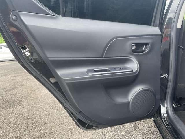 アクア Ｓスタイルブラック　禁煙車！衝突被害軽減ブレーキ！メモリーナビ！バックカメラ！ＢＴ！フルセグＴＶ！ＥＴＣ２．０！オートライト！ステアリングスイッチ！スマートキー＆プッシュスタート！横滑り防止装置！ＬＥＤヘッドライト！（21枚目）