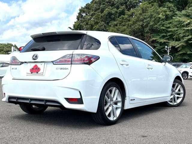 ＣＴ ＣＴ２００ｈ　バージョンＣ　禁煙車！衝突被害軽減ブレーキ！クルーズコントロール！純正ナビ！バックカメラ！ＢＴ！フルセグＴＶ！オーディオデッキ！パワーシート！ＥＴＣ！オートライト！シートヒーター！スマートキー＆プッシュスタート！（4枚目）