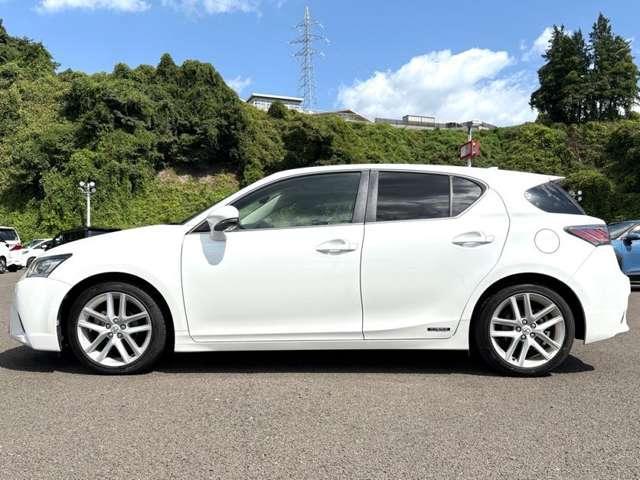 ＣＴ ＣＴ２００ｈ　バージョンＣ　禁煙車！衝突被害軽減ブレーキ！クルーズコントロール！純正ナビ！バックカメラ！ＢＴ！フルセグＴＶ！オーディオデッキ！パワーシート！ＥＴＣ！オートライト！シートヒーター！スマートキー＆プッシュスタート！（8枚目）