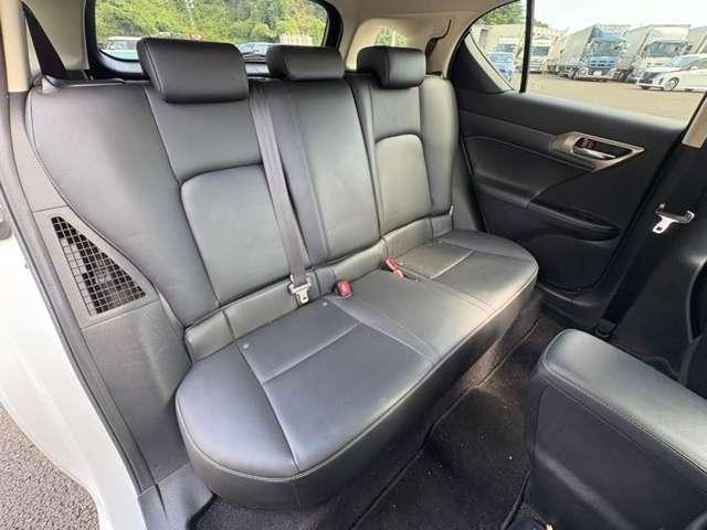 ＣＴ ＣＴ２００ｈ　バージョンＣ　禁煙車！衝突被害軽減ブレーキ！クルーズコントロール！純正ナビ！バックカメラ！ＢＴ！フルセグＴＶ！オーディオデッキ！パワーシート！ＥＴＣ！オートライト！シートヒーター！スマートキー＆プッシュスタート！（19枚目）