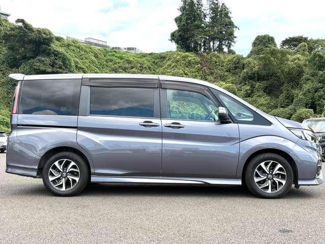 ステップワゴンスパーダ スパーダ　ホンダセンシング　禁煙車！衝突被害軽減ブレーキ！追従型コントロール！両側Ｐスライドドア！純正ナビ！Ｂカメラ！ＢＴ！フルセグＴＶ！ＥＴＣ！オートライト！ＵＳＢ端子！スマートキー＆プッシュスタート！横滑り防止！純正ＡＷ！（7枚目）