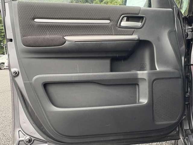 ステップワゴンスパーダ スパーダ　ホンダセンシング　禁煙車！衝突被害軽減ブレーキ！追従型コントロール！両側Ｐスライドドア！純正ナビ！Ｂカメラ！ＢＴ！フルセグＴＶ！ＥＴＣ！オートライト！ＵＳＢ端子！スマートキー＆プッシュスタート！横滑り防止！純正ＡＷ！（21枚目）
