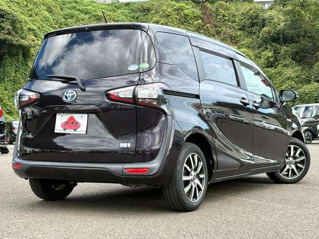 シエンタ ハイブリッドＧ　クエロ　禁煙車！衝突被害軽減ブレーキ！両側パワースライドドア！純正ナビ！バックカメラ！ＢＴ！フルセグＴＶ！ＥＴＣ！オートライト！シートヒーター！スマートキー＆プッシュスタート！横滑り防止装置！半革シート！（4枚目）