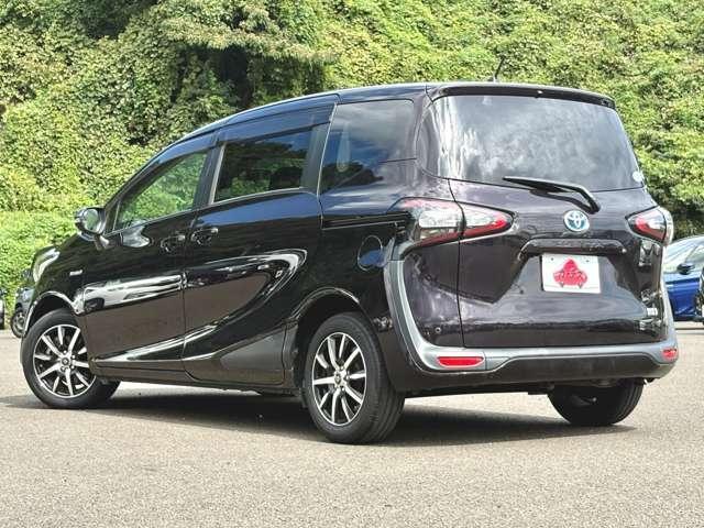 シエンタ ハイブリッドＧ　クエロ　禁煙車！衝突被害軽減ブレーキ！両側パワースライドドア！純正ナビ！バックカメラ！ＢＴ！フルセグＴＶ！ＥＴＣ！オートライト！シートヒーター！スマートキー＆プッシュスタート！横滑り防止装置！半革シート！（5枚目）
