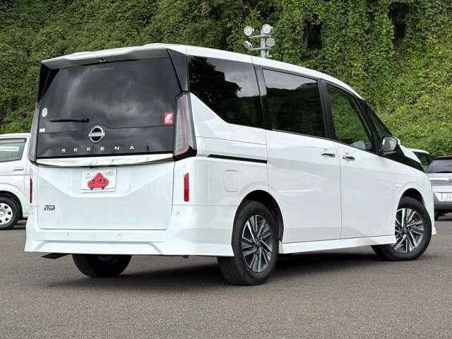セレナ ハイウェイスターＶ　禁煙車／衝突被害軽減ブレーキ／全方位カメラ／パワースライドドア／ダブルエアコン／ブラインドスポットモニター／リアトラフィックモニター／ＬＥＤヘッドライト／純正アルミホイール／タイヤ１６インチ／ＥＴＣ／（4枚目）