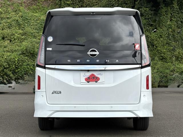 セレナ ハイウェイスターＶ　禁煙車／衝突被害軽減ブレーキ／全方位カメラ／パワースライドドア／ダブルエアコン／ブラインドスポットモニター／リアトラフィックモニター／ＬＥＤヘッドライト／純正アルミホイール／タイヤ１６インチ／ＥＴＣ／（6枚目）
