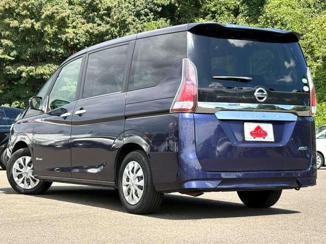 セレナ Ｘ　禁煙車！衝突被害軽減ブレーキ！後席フリップダウンモニター！両側パワースライドドア！全周囲カメラ！純正ナビ！ＢＴ！フルセグＴＶ！オートライト！アイドリングストップ！プロパイロット！スマートルームミラー！（5枚目）
