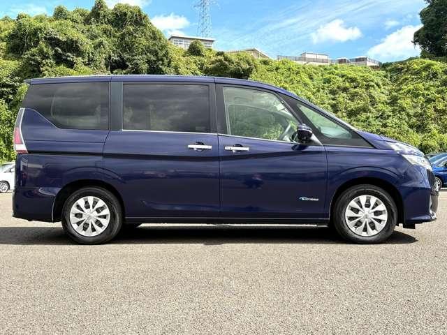セレナ Ｘ　禁煙車！衝突被害軽減ブレーキ！後席フリップダウンモニター！両側パワースライドドア！全周囲カメラ！純正ナビ！ＢＴ！フルセグＴＶ！オートライト！アイドリングストップ！プロパイロット！スマートルームミラー！（6枚目）
