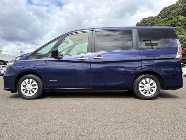 セレナ Ｘ　禁煙車！衝突被害軽減ブレーキ！後席フリップダウンモニター！両側パワースライドドア！全周囲カメラ！純正ナビ！ＢＴ！フルセグＴＶ！オートライト！アイドリングストップ！プロパイロット！スマートルームミラー！（7枚目）