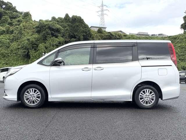 エスクァイア Ｇｉ　禁煙車！衝突被害軽減！クルーズコントロール！後席モニター！両側Ｐスライドドア！純正ナビ！Ｂカメラ！ＢＴ！フルセグＴＶ！ＥＴＣ！オートライト！シートヒーター！スマートキー＆プッシュスタート！横滑り防止！（8枚目）
