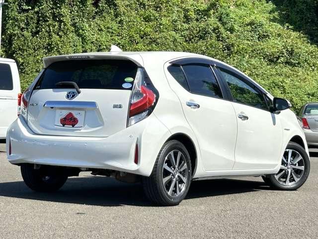 アクア Ｓスタイルブラック　１オーナー！禁煙車！衝突被害軽減ブレーキ！純正ナビ！Ｂカメラ！ＢＴ！フルセグＴＶ！ＥＴＣ！オートライト！ステアリングスイッチ！シートヒーター！スマートキー＆プッシュスタート！横滑り防止装置！純正ＡＷ！（4枚目）