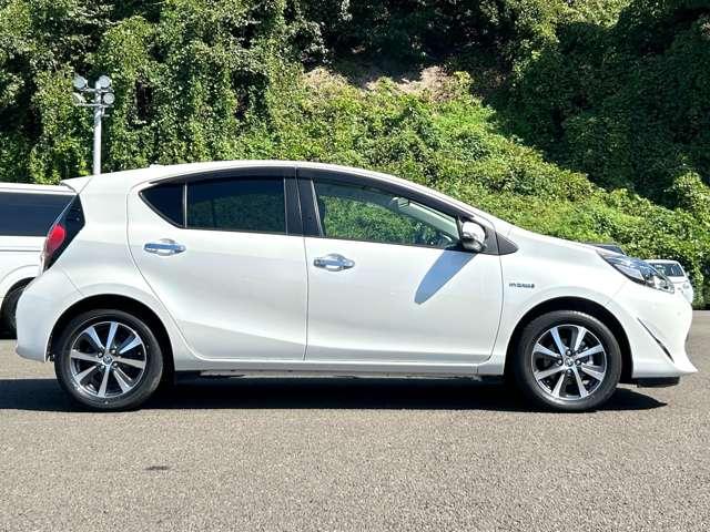アクア Ｓスタイルブラック　１オーナー！禁煙車！衝突被害軽減ブレーキ！純正ナビ！Ｂカメラ！ＢＴ！フルセグＴＶ！ＥＴＣ！オートライト！ステアリングスイッチ！シートヒーター！スマートキー＆プッシュスタート！横滑り防止装置！純正ＡＷ！（7枚目）