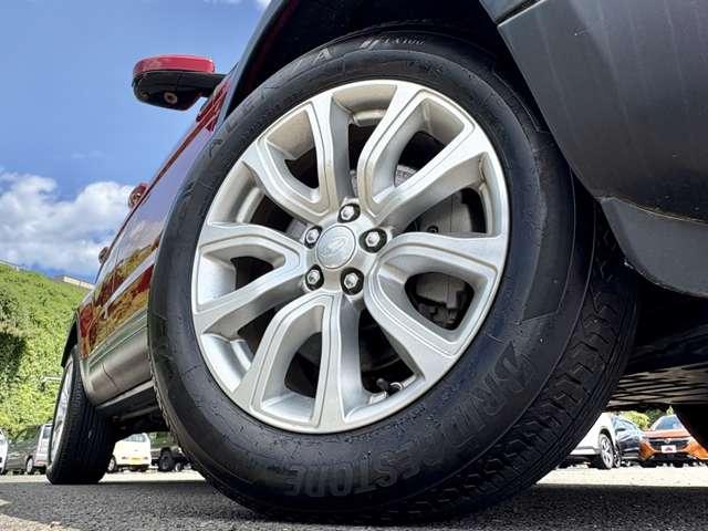 レンジローバーイヴォーク ＳＥ　４ＷＤ　１オーナー！４ＷＤ！禁煙車！クルーズコントロール！全方位カメラ！純正ＤＶＤナビ！ＥＴＣ！ステアリングスイッチ！スマートキー！キーレス！アイドリングストップ！ＭＴモード付！横滑り防止装置！純正１８ＡＷ！（8枚目）