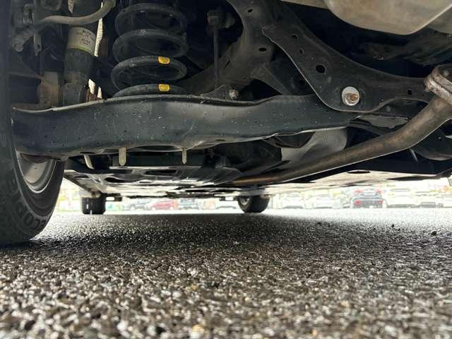 アクセラハイブリッド ハイブリッド－Ｃ　禁煙車／５人乗り／ハイブリッド車／平成２６年式／純正ナビ／オートエアコン／スマートキー／横滑り防止装置／ＵＳＢ端子／オートエアコン／純正１６インチアルミホイール／（23枚目）