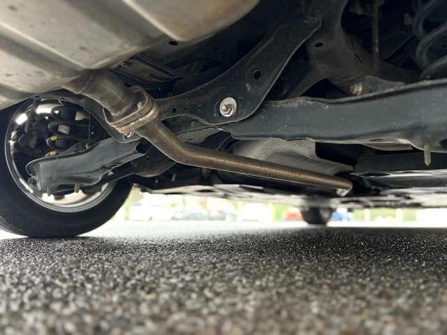 アクセラハイブリッド ハイブリッド－Ｃ　禁煙車／５人乗り／ハイブリッド車／平成２６年式／純正ナビ／オートエアコン／スマートキー／横滑り防止装置／ＵＳＢ端子／オートエアコン／純正１６インチアルミホイール／（26枚目）