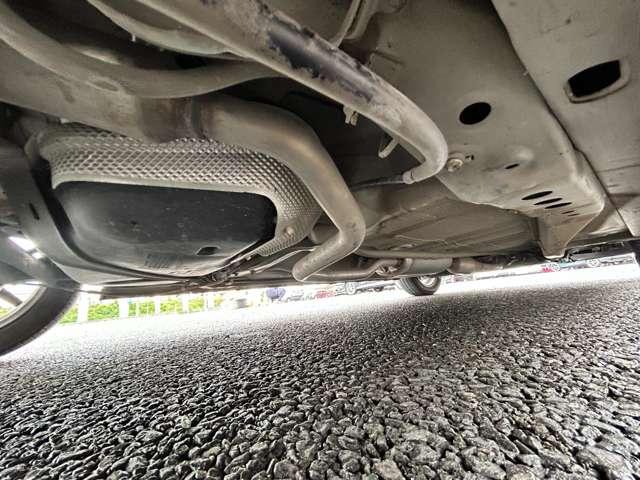 アルトワークス ベースグレード 5MT 5MT/禁煙車/BLITZ車高調/カロッツェリアナビ/フルセグTV/DVD/Bluetooth対応/バックカメラ/HIDヘッドライト/オートライト/純正アルミ/ビルトインETC/スマートキー/(32枚目)