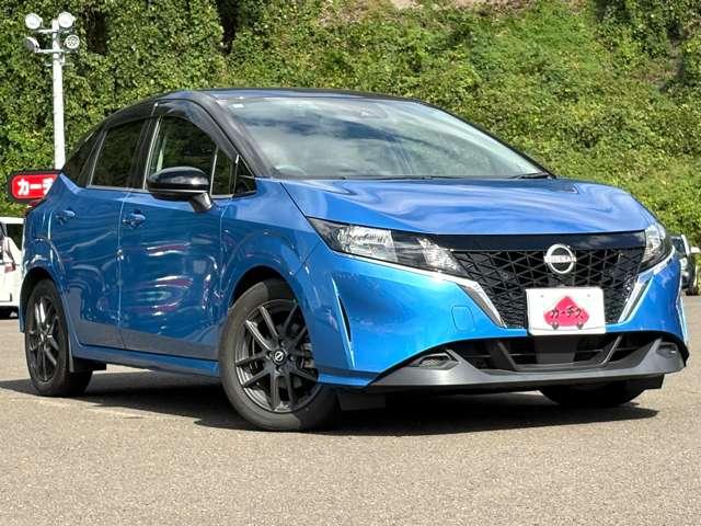ノート Ｘ　禁煙車／ブラックルーフ／ブラックドアミラー／全方位運転支援システム／純正ナビ／フルセグＴＶ／Ｂｌｕｅｔｏｏｔｈ対応／バックカメラ／シートヒーター／ステアリングヒーター／純正ＥＴＣ／障害物センサー／（3枚目）