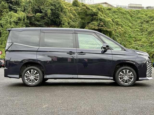 ヴォクシー S-Z 4WD 1オーナー!4WD!禁煙車!衝突被害軽減ブレーキ!Aクルコン!両側Pスライドドア!純正ナビ!Bカメラ!BT!フルセグTV!ETC2.0!オートライト!シートヒーター!スマートキー&プッシュスタート!(7枚目)