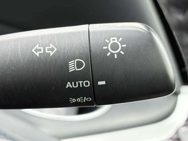 ヴォクシー S-Z 4WD 1オーナー!4WD!禁煙車!衝突被害軽減ブレーキ!Aクルコン!両側Pスライドドア!純正ナビ!Bカメラ!BT!フルセグTV!ETC2.0!オートライト!シートヒーター!スマートキー&プッシュスタート!(16枚目)