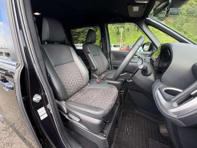 ヴォクシー S-Z 4WD 1オーナー!4WD!禁煙車!衝突被害軽減ブレーキ!Aクルコン!両側Pスライドドア!純正ナビ!Bカメラ!BT!フルセグTV!ETC2.0!オートライト!シートヒーター!スマートキー&プッシュスタート!(19枚目)