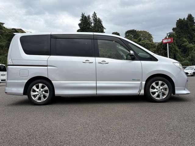 セレナ ハイウェイスター　Ｓ－ハイブリッド　Ｖエアロモード　禁煙車！クルーズコントロール！サンルーフ！後席モニター！両側パワースライドドア！純正ナビ！バックカメラ！ＢＴ！フルセグＴＶ！ＥＴＣ！オートライト！スマートキー＆プッシュスタート！アイドリングストップ！（7枚目）