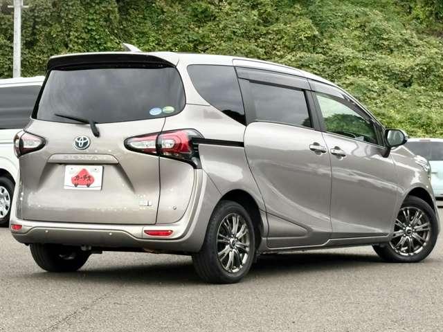 シエンタ ハイブリッドＧ　クエロ　禁煙車！衝突被害軽減ブレーキ！クルーズコントロール！後席モニター！両側Ｐスライドドア！全方位カメラ！純正ナビ！ＢＴ！フルセグＴＶ！ＥＴＣ！シートヒーター！スマートキー＆プッシュスタート！横滑り防止！（4枚目）