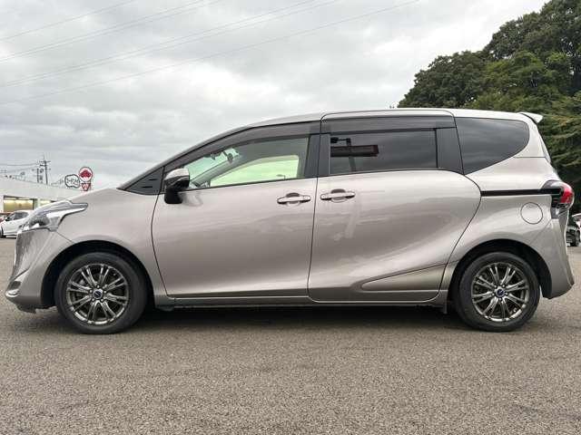 シエンタ ハイブリッドＧ　クエロ　禁煙車！衝突被害軽減ブレーキ！クルーズコントロール！後席モニター！両側Ｐスライドドア！全方位カメラ！純正ナビ！ＢＴ！フルセグＴＶ！ＥＴＣ！シートヒーター！スマートキー＆プッシュスタート！横滑り防止！（8枚目）