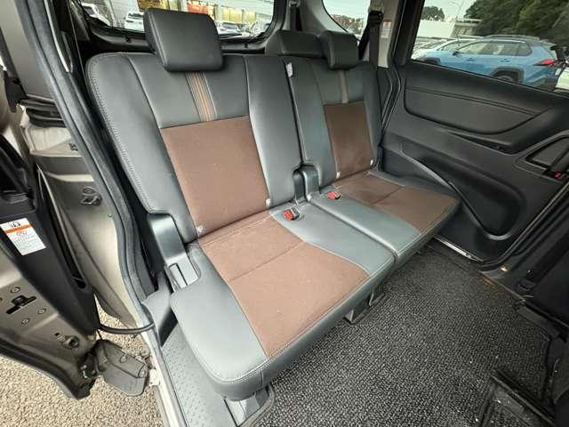 シエンタ ハイブリッドＧ　クエロ　禁煙車！衝突被害軽減ブレーキ！クルーズコントロール！後席モニター！両側Ｐスライドドア！全方位カメラ！純正ナビ！ＢＴ！フルセグＴＶ！ＥＴＣ！シートヒーター！スマートキー＆プッシュスタート！横滑り防止！（24枚目）