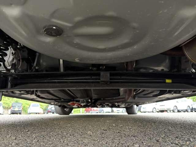 シエンタ ハイブリッドＧ　クエロ　禁煙車！衝突被害軽減ブレーキ！クルーズコントロール！後席モニター！両側Ｐスライドドア！全方位カメラ！純正ナビ！ＢＴ！フルセグＴＶ！ＥＴＣ！シートヒーター！スマートキー＆プッシュスタート！横滑り防止！（32枚目）