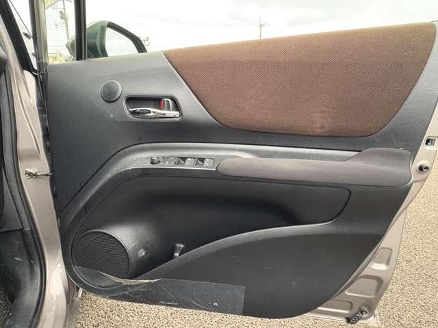 シエンタ ハイブリッドＧ　クエロ　禁煙車！衝突被害軽減ブレーキ！クルーズコントロール！後席モニター！両側Ｐスライドドア！全方位カメラ！純正ナビ！ＢＴ！フルセグＴＶ！ＥＴＣ！シートヒーター！スマートキー＆プッシュスタート！横滑り防止！（44枚目）