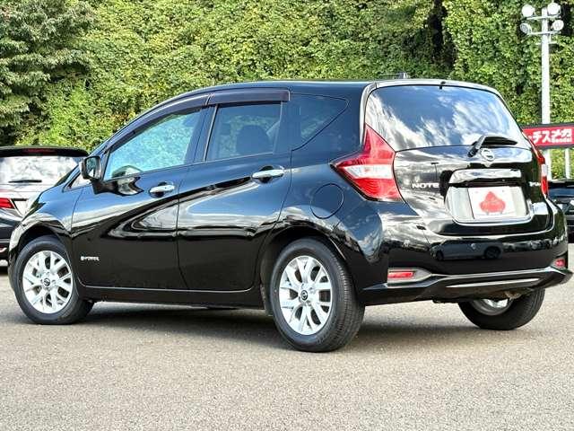 ノート ｅ－パワー　Ｘ　禁煙車／インテリジェントエマージェンシーブレーキ／車線逸脱警報／純正ナビ／地デジＴＶ／ＤＶＤ／インテリジェントアラウンドビューモニター＆ルームミラー／ＬＥＤヘッドライト／オートライト／障害物センサー／（5枚目）
