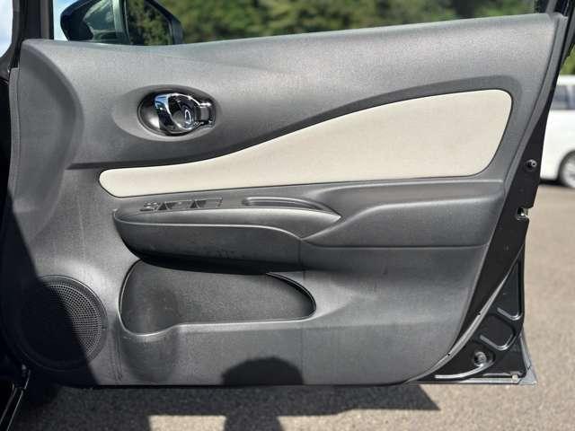 ノート ｅ－パワー　Ｘ　禁煙車／インテリジェントエマージェンシーブレーキ／車線逸脱警報／純正ナビ／地デジＴＶ／ＤＶＤ／インテリジェントアラウンドビューモニター＆ルームミラー／ＬＥＤヘッドライト／オートライト／障害物センサー／（44枚目）