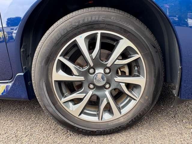 ノート ｅ－パワーオーテック　禁煙車／インテリジェントエマージェンシーブレーキ／車線逸脱警報／純正ナビ／フルセグＴＶ／ＤＶＤ／Ｂｌｕｅｔｏｏｔｈ／インテリアラウンドビューモニター＆ルームミラー／ＬＥＤヘッドライト／オートライト／（11枚目）