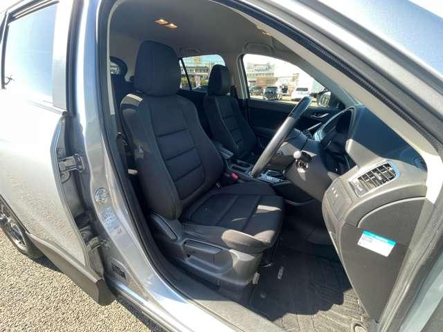 ＣＸ－５ ２０Ｓ　１オーナー！禁煙車！衝突被害軽減ブＢ！クルコン！純正ナビ！バック・サイドカメラ！ＢＴ！フルセグＴＶ！ＥＴＣ！オートライト！スマートキー＆プッシュスタート！ＵＳＢ端子！アイドリングストップ！横滑り防止！（18枚目）