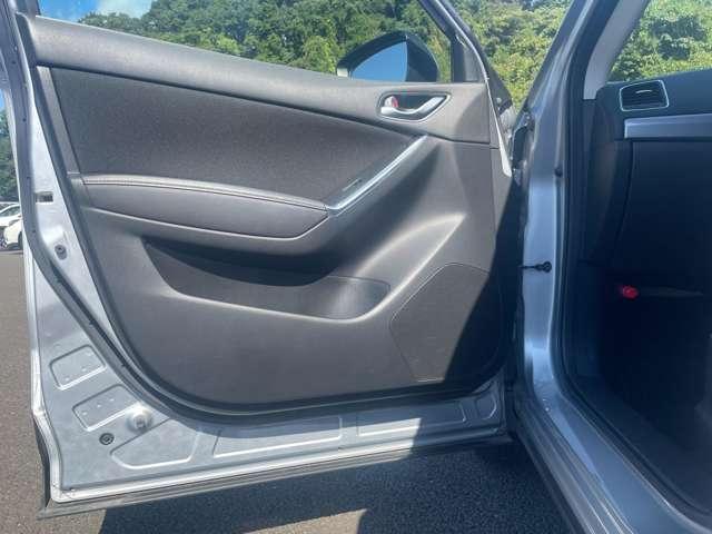 ＣＸ－５ ２０Ｓ　１オーナー！禁煙車！衝突被害軽減ブＢ！クルコン！純正ナビ！バック・サイドカメラ！ＢＴ！フルセグＴＶ！ＥＴＣ！オートライト！スマートキー＆プッシュスタート！ＵＳＢ端子！アイドリングストップ！横滑り防止！（25枚目）