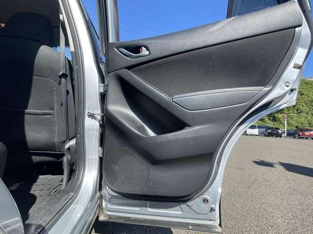 ＣＸ－５ ２０Ｓ　１オーナー！禁煙車！衝突被害軽減ブＢ！クルコン！純正ナビ！バック・サイドカメラ！ＢＴ！フルセグＴＶ！ＥＴＣ！オートライト！スマートキー＆プッシュスタート！ＵＳＢ端子！アイドリングストップ！横滑り防止！（28枚目）