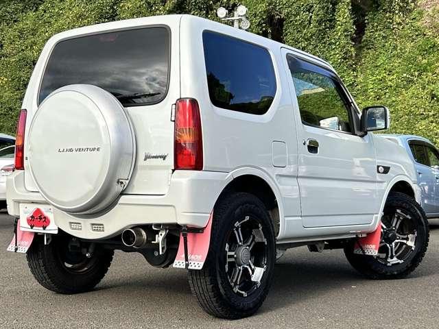 ジムニー ランドベンチャー　４ＷＤ　４ＷＤ！５速ＭＴ！禁煙！ＢＴ！フルセグＴＶ！ＥＴＣ！シートヒーター！スマートキー＆プッシュスタート！ＬＥＤライト！！ＢＡＴＴＬＥＺマフラー！ＪＡＯＳスポーツカウル＆マッドガード！ＲＡＹＳ１６ＡＷ！（4枚目）