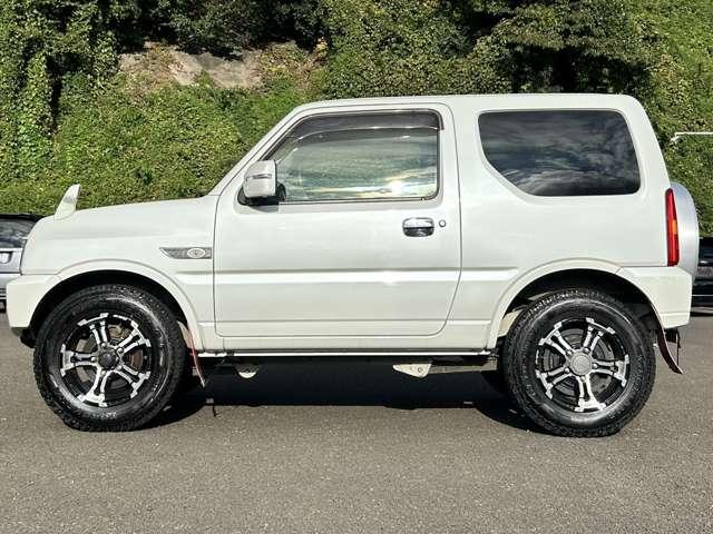 ジムニー ランドベンチャー　４ＷＤ　４ＷＤ！５速ＭＴ！禁煙！ＢＴ！フルセグＴＶ！ＥＴＣ！シートヒーター！スマートキー＆プッシュスタート！ＬＥＤライト！！ＢＡＴＴＬＥＺマフラー！ＪＡＯＳスポーツカウル＆マッドガード！ＲＡＹＳ１６ＡＷ！（9枚目）