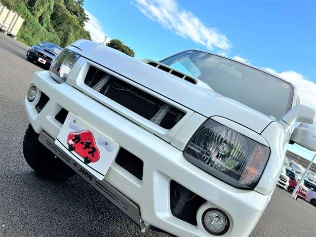 ジムニー ランドベンチャー　４ＷＤ　４ＷＤ！５速ＭＴ！禁煙！ＢＴ！フルセグＴＶ！ＥＴＣ！シートヒーター！スマートキー＆プッシュスタート！ＬＥＤライト！！ＢＡＴＴＬＥＺマフラー！ＪＡＯＳスポーツカウル＆マッドガード！ＲＡＹＳ１６ＡＷ！（11枚目）